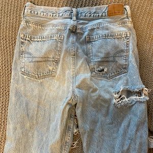 American Eagle Light wash mom jeans, size 4